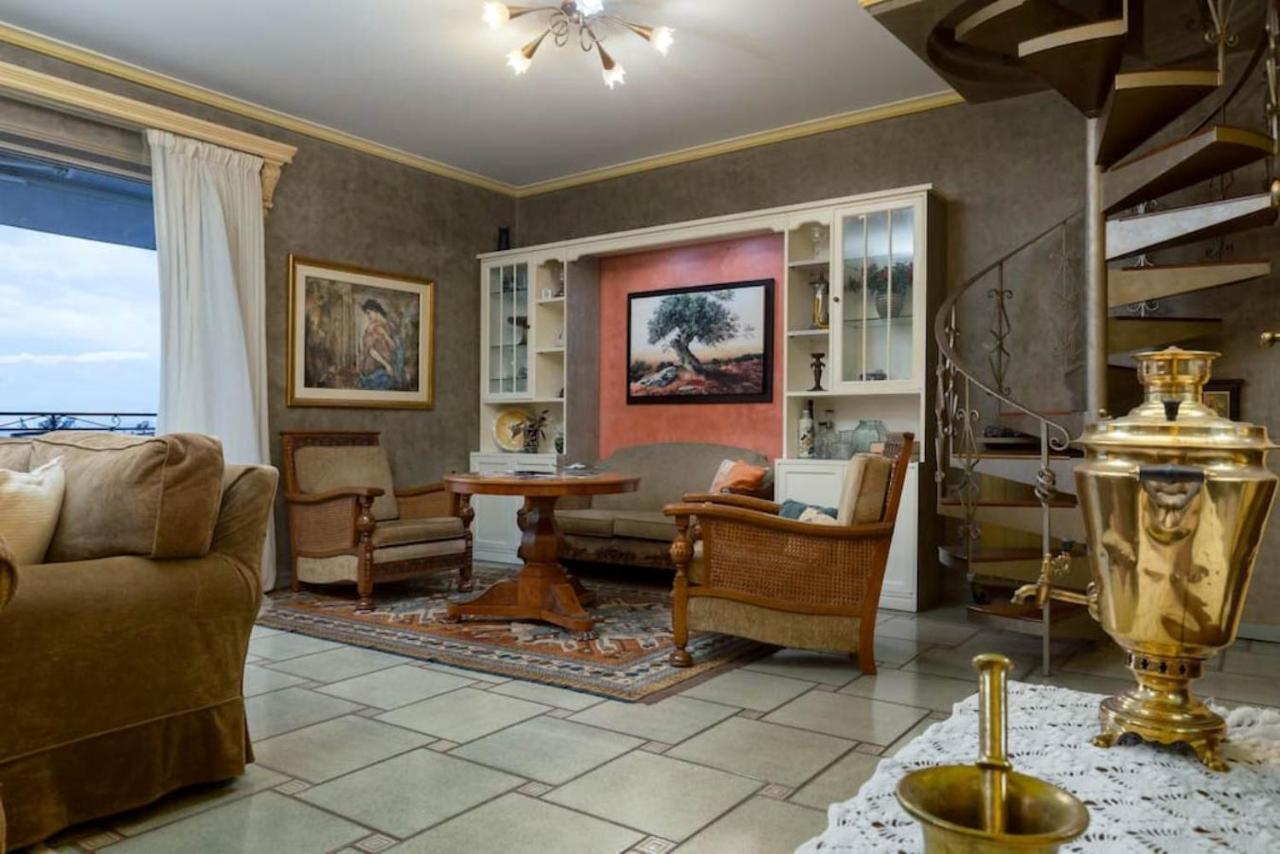 165 Sm Penthouse Maisonette Apartment Atenas Exterior foto